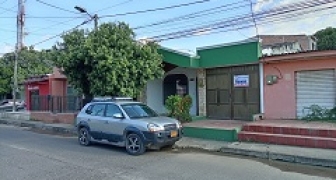 SE VENDE  CASA EN EL CENTRO